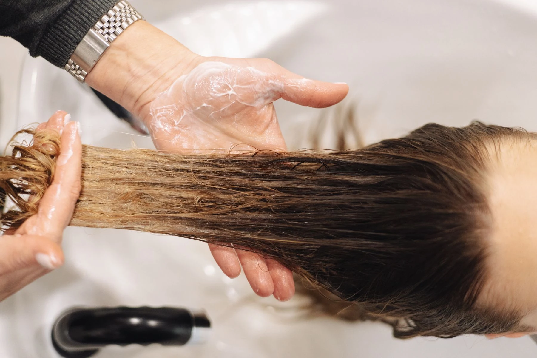 Conditioning treatment for wet hair