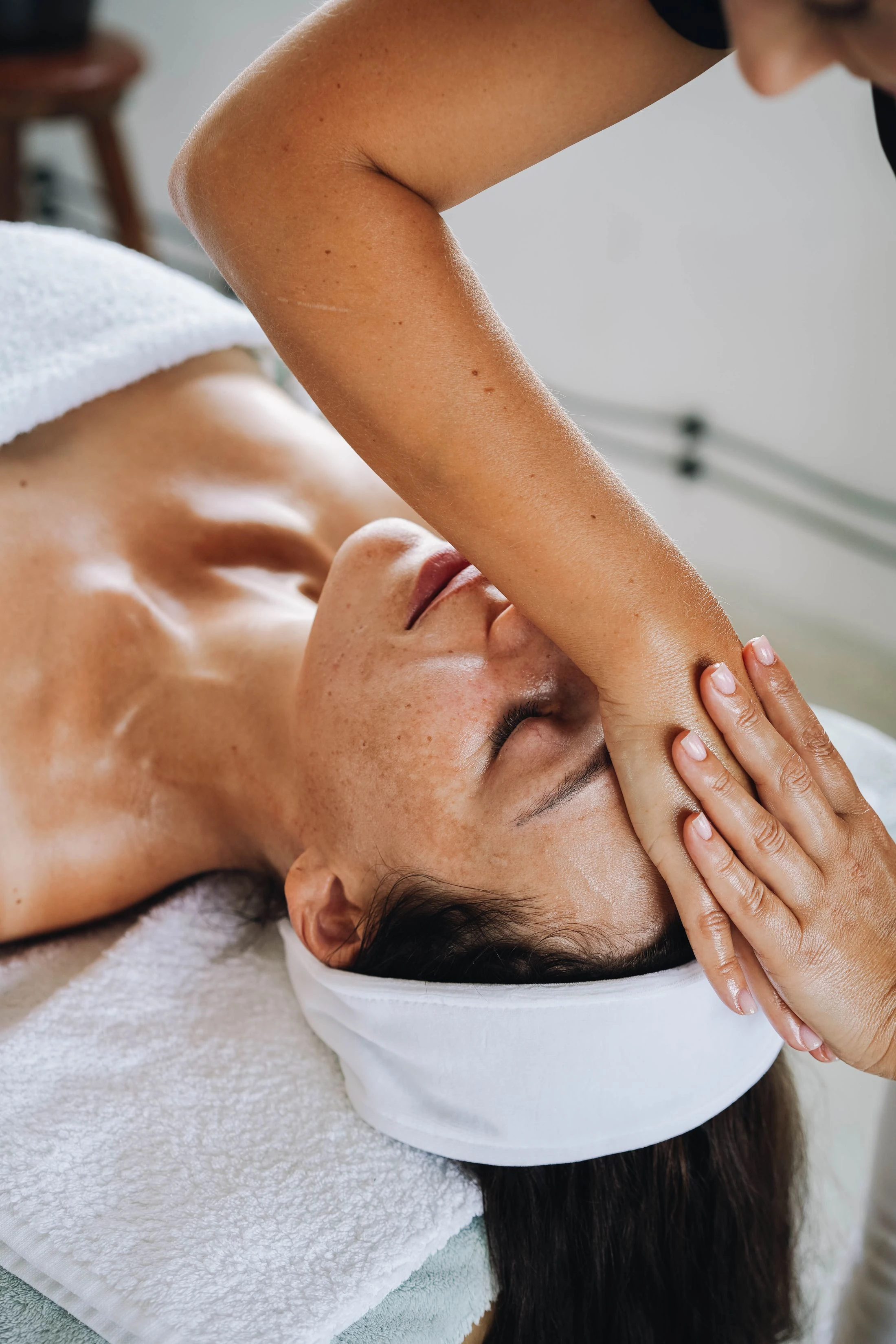 Face and scalp massage treatment